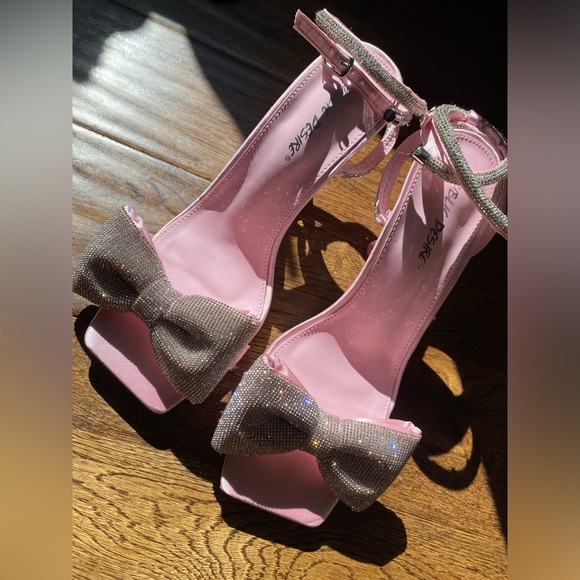 Public desire pink kitten heels 👠 - Picture 2 of 4